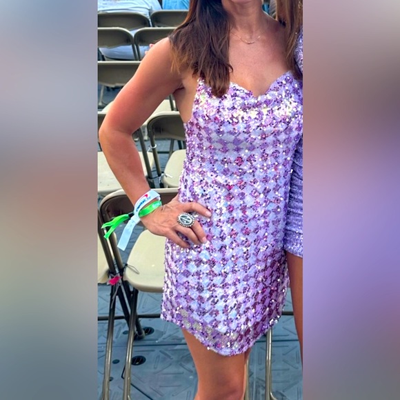 Hello Molly Dress - Picture 2 of 3